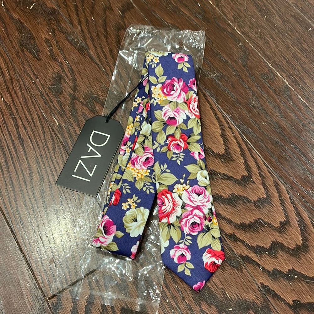 Dazi floral and navy tie. New in packaging.